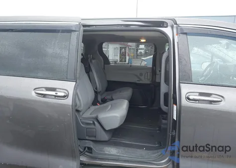 2021 Toyota Sienna Xle z USA, uszkodzony, nr VIN 5TDYRKEC4MS020469